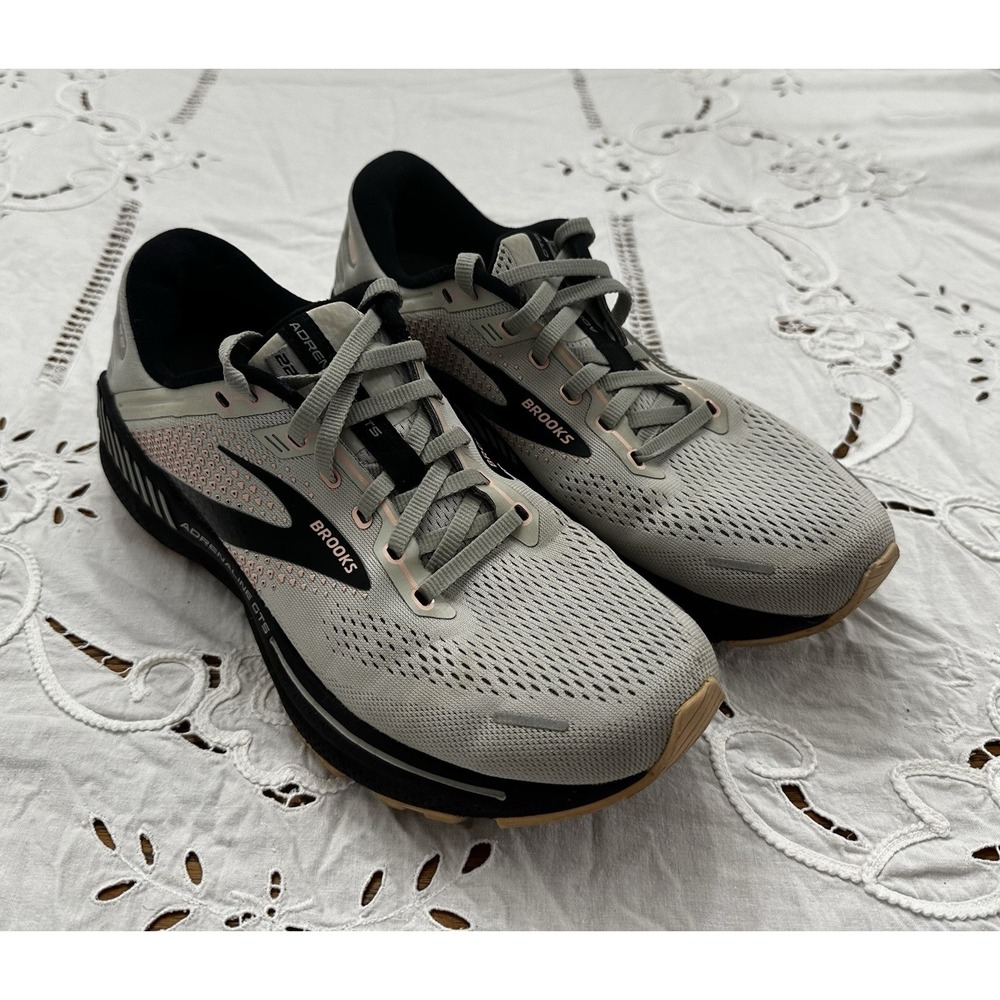 Brooks Adrenaline GTS 22 Women's Sz 10 B Running Shoes Gray / Pink